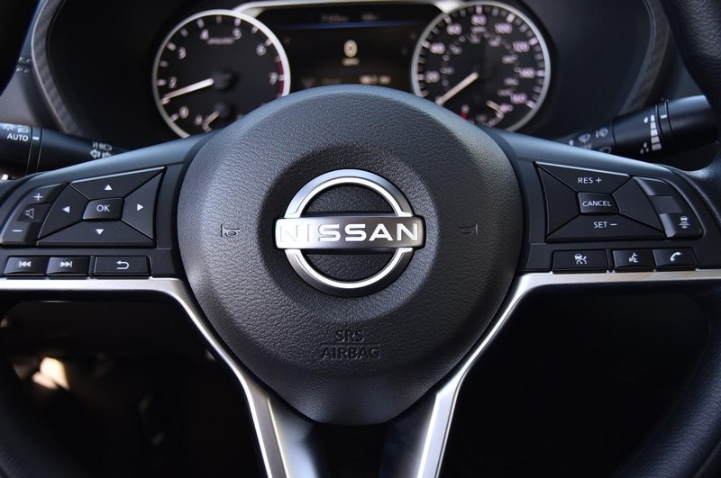 Nissan Sentra Vehicle Image 18