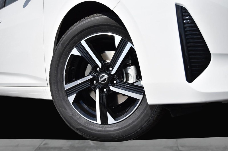 Nissan Sentra Vehicle Image 03