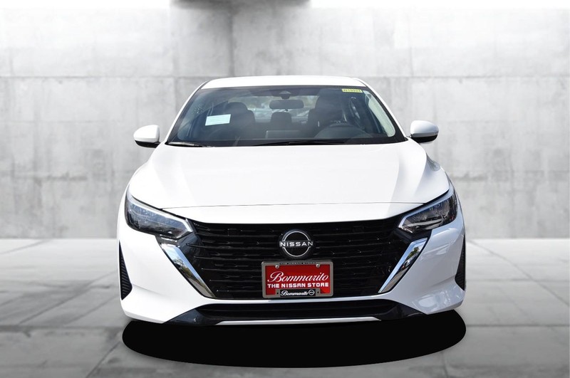 Nissan Sentra Vehicle Image 04