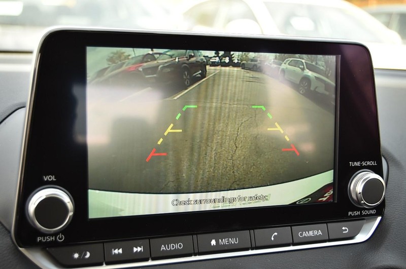 Nissan Sentra Vehicle Image 13