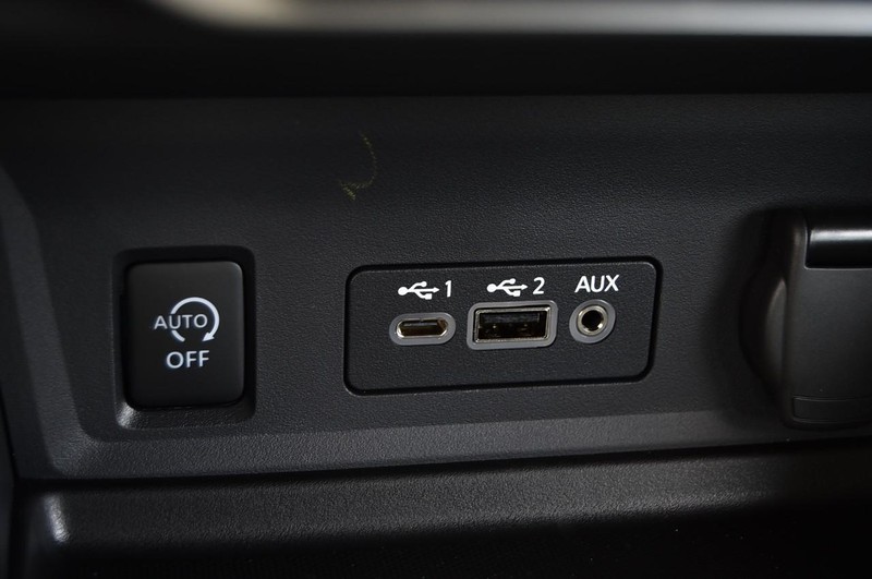 Nissan Sentra Vehicle Image 16