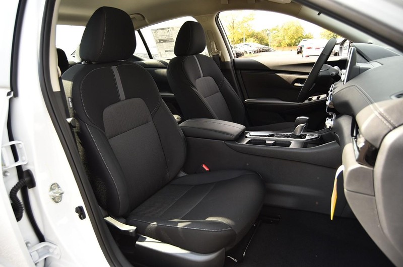 Nissan Sentra Vehicle Image 20