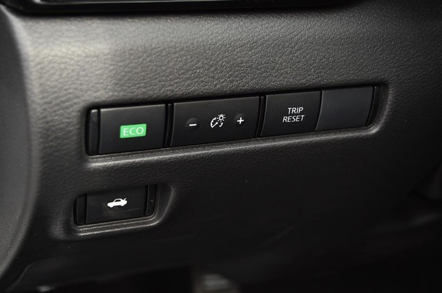 Nissan Sentra Vehicle Image 11