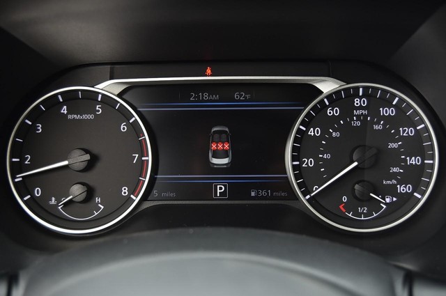 Nissan Sentra Vehicle Image 12