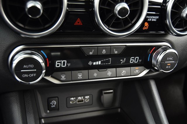 Nissan Sentra Vehicle Image 15