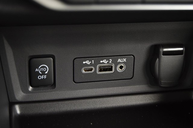 Nissan Sentra Vehicle Image 16