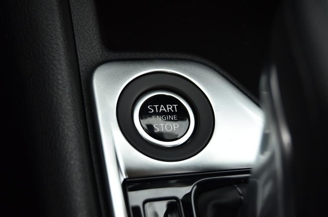 Nissan Sentra Vehicle Image 17