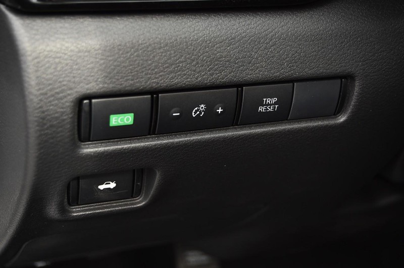 Nissan Sentra Vehicle Image 11