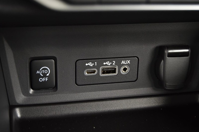 Nissan Sentra Vehicle Image 16