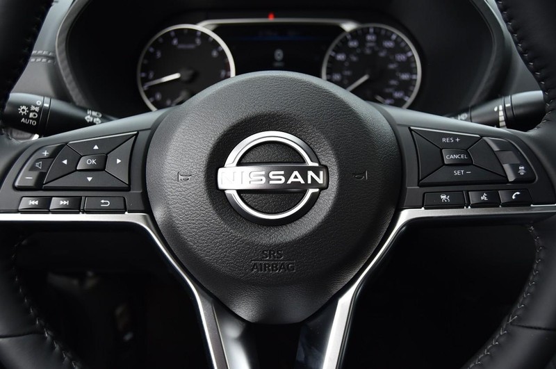 Nissan Sentra Vehicle Image 18