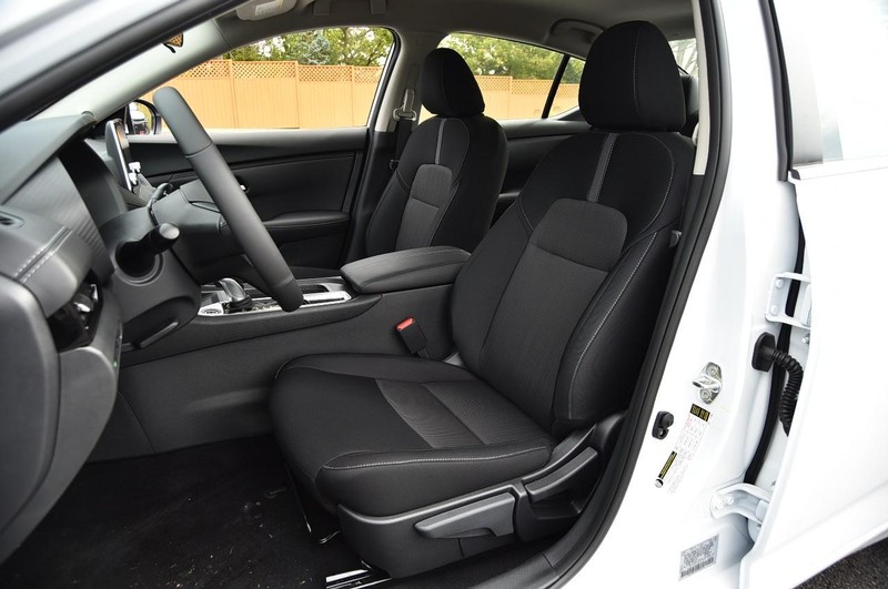 Nissan Sentra Vehicle Image 19