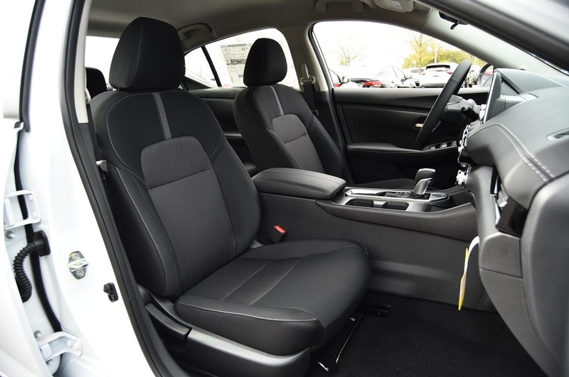 Nissan Sentra Vehicle Image 20