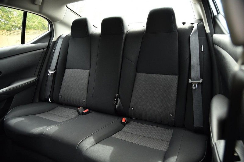 Nissan Sentra Vehicle Image 21