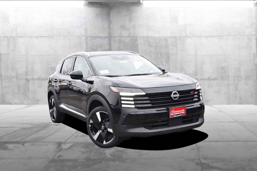 Nissan Kicks Vehicle Image 02