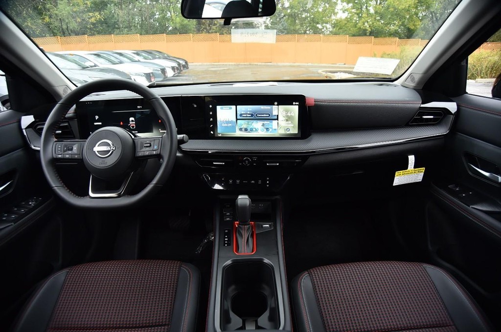 Nissan Kicks Vehicle Image 08