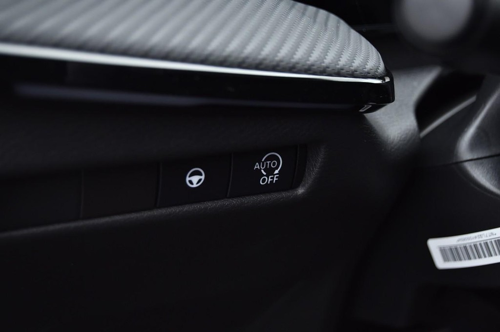 Nissan Kicks Vehicle Image 11