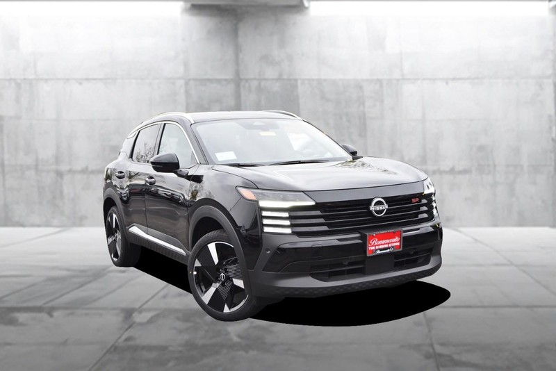 Nissan Kicks Vehicle Image 02