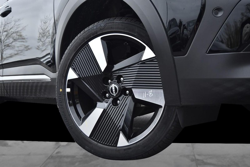 Nissan Kicks Vehicle Image 03