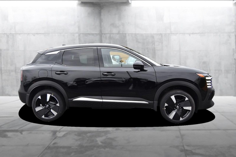 Nissan Kicks Vehicle Image 05