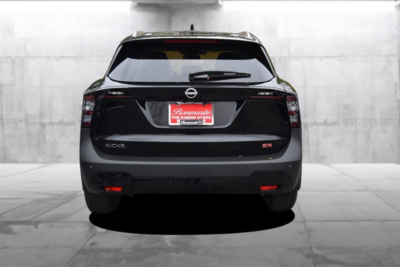 Nissan Kicks Vehicle Image 06