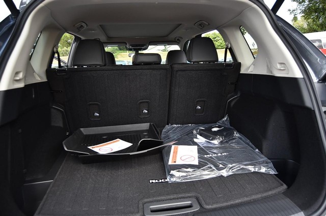 Nissan Rogue Vehicle Image 25