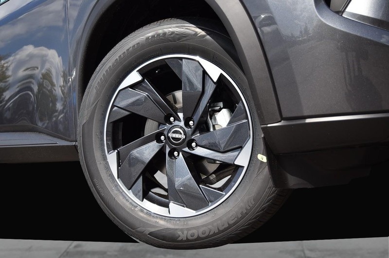 Nissan Rogue Vehicle Image 03