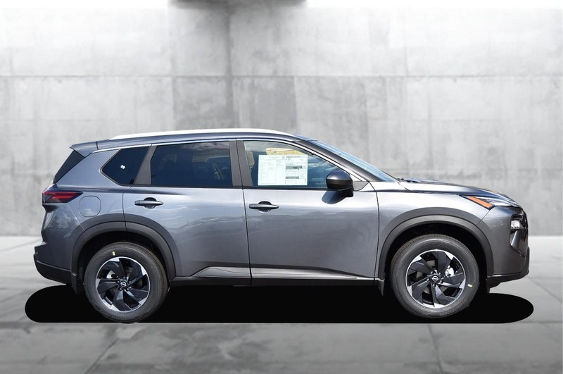 Nissan Rogue Vehicle Image 05