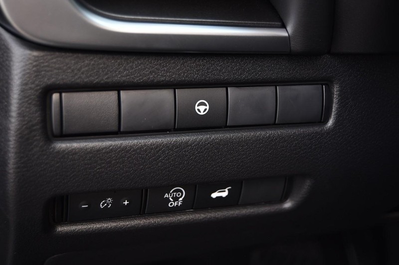 Nissan Rogue Vehicle Image 11