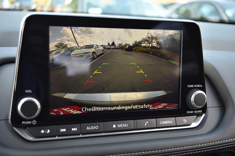 Nissan Rogue Vehicle Image 13