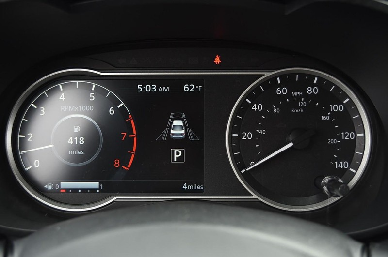 Nissan Versa Vehicle Full-screen Gallery Image 11