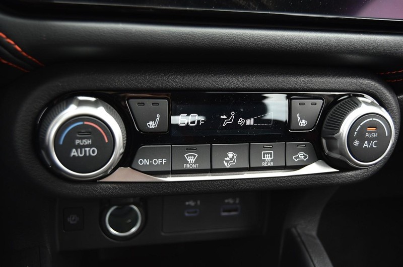 Nissan Versa Vehicle Full-screen Gallery Image 14