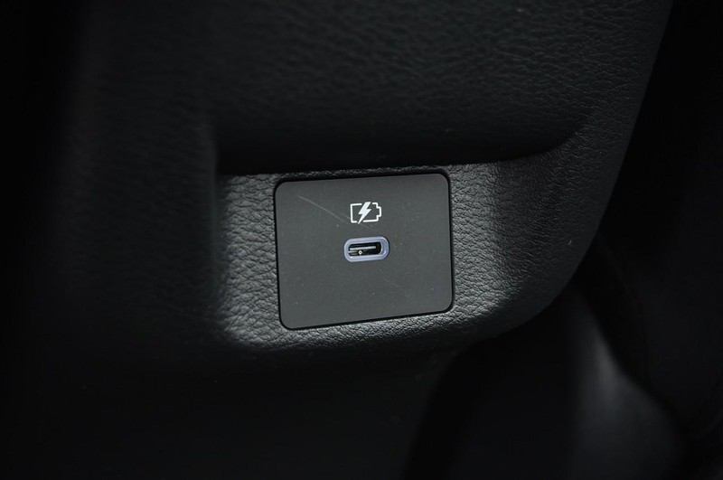 Nissan Versa Vehicle Full-screen Gallery Image 21