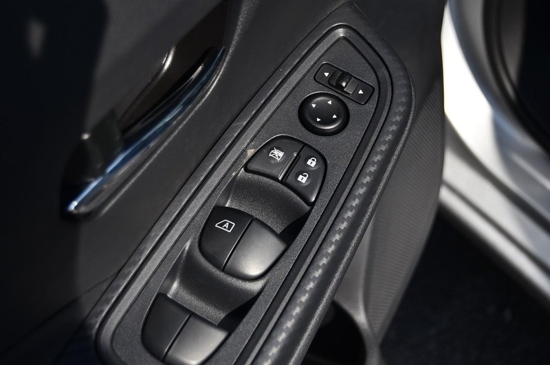 Nissan Versa Vehicle Full-screen Gallery Image 9