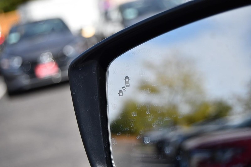 Nissan Versa Vehicle Full-screen Gallery Image 10