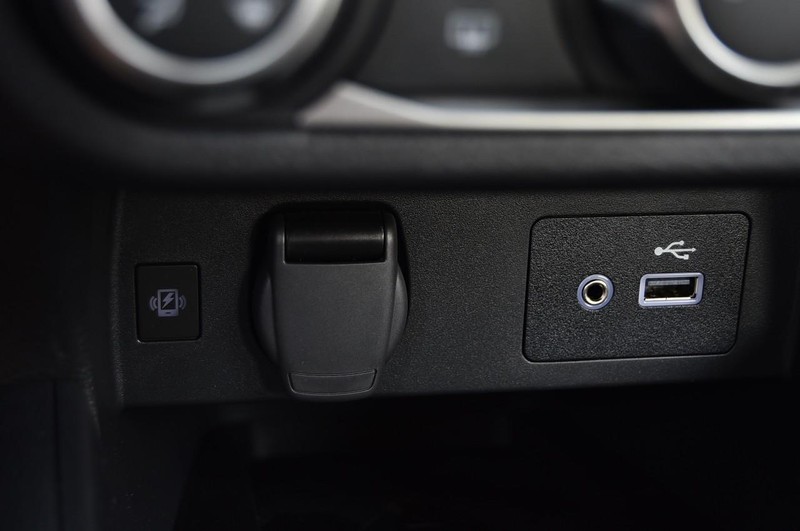 Nissan Versa Vehicle Full-screen Gallery Image 15