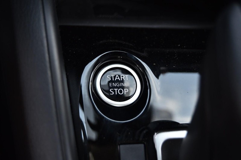 Nissan Versa Vehicle Full-screen Gallery Image 16