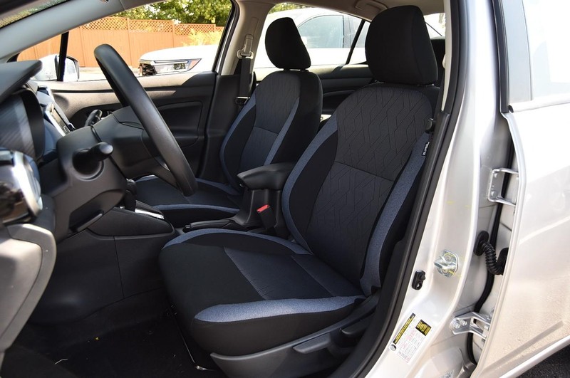 Nissan Versa Vehicle Full-screen Gallery Image 18