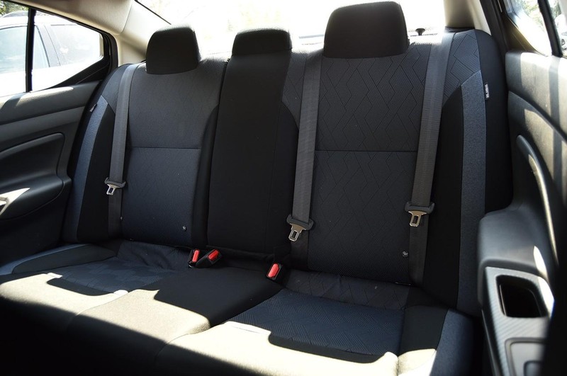 Nissan Versa Vehicle Full-screen Gallery Image 20