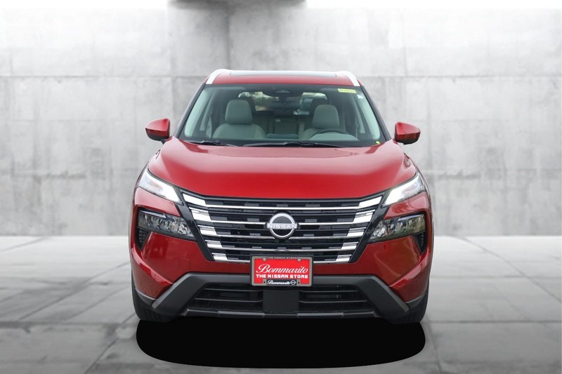 Nissan Rogue Vehicle Full-screen Gallery Image 4