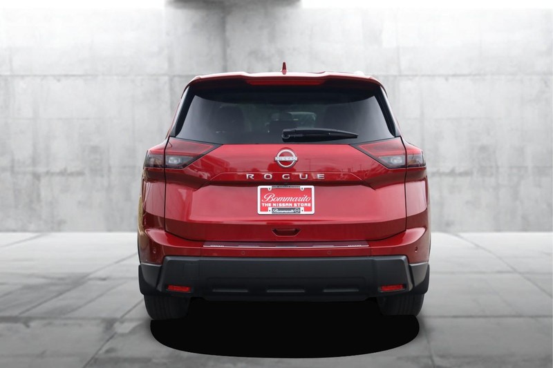 Nissan Rogue Vehicle Full-screen Gallery Image 6