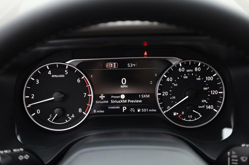 Nissan Rogue Vehicle Full-screen Gallery Image 12