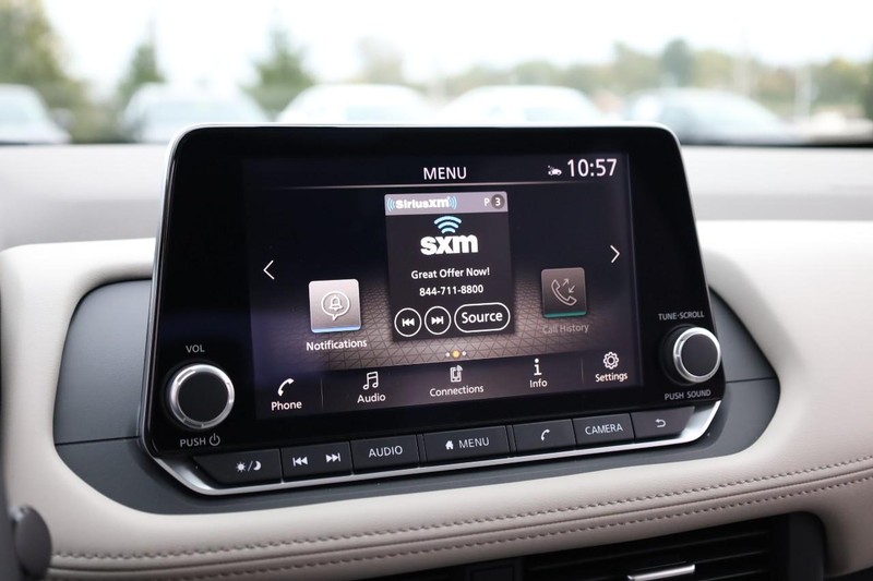 Nissan Rogue Vehicle Full-screen Gallery Image 13