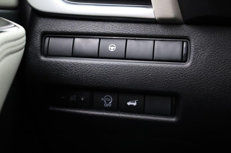 Nissan Rogue Vehicle Full-screen Gallery Image 20