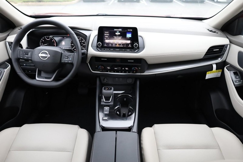 Nissan Rogue Vehicle Full-screen Gallery Image 24