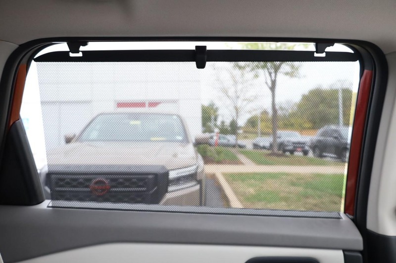 Nissan Rogue Vehicle Full-screen Gallery Image 26