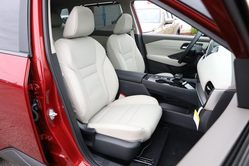 Nissan Rogue Vehicle Full-screen Gallery Image 27