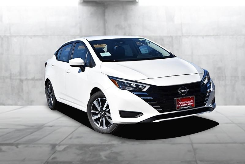 Nissan Versa Vehicle Full-screen Gallery Image 2