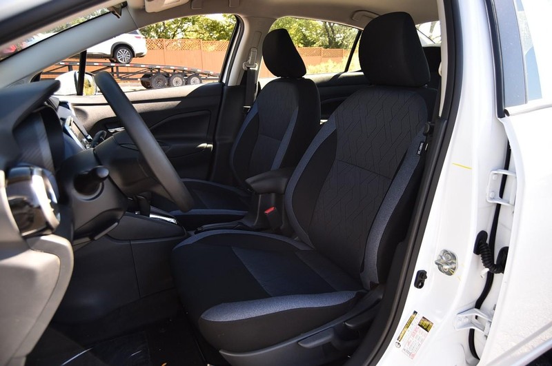 Nissan Versa Vehicle Full-screen Gallery Image 18