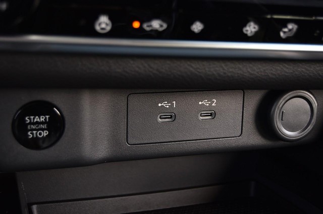 Nissan Rogue Vehicle Image 16