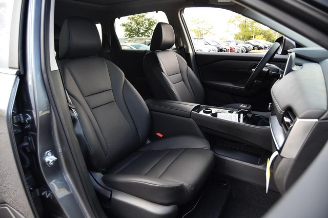 Nissan Rogue Vehicle Image 20